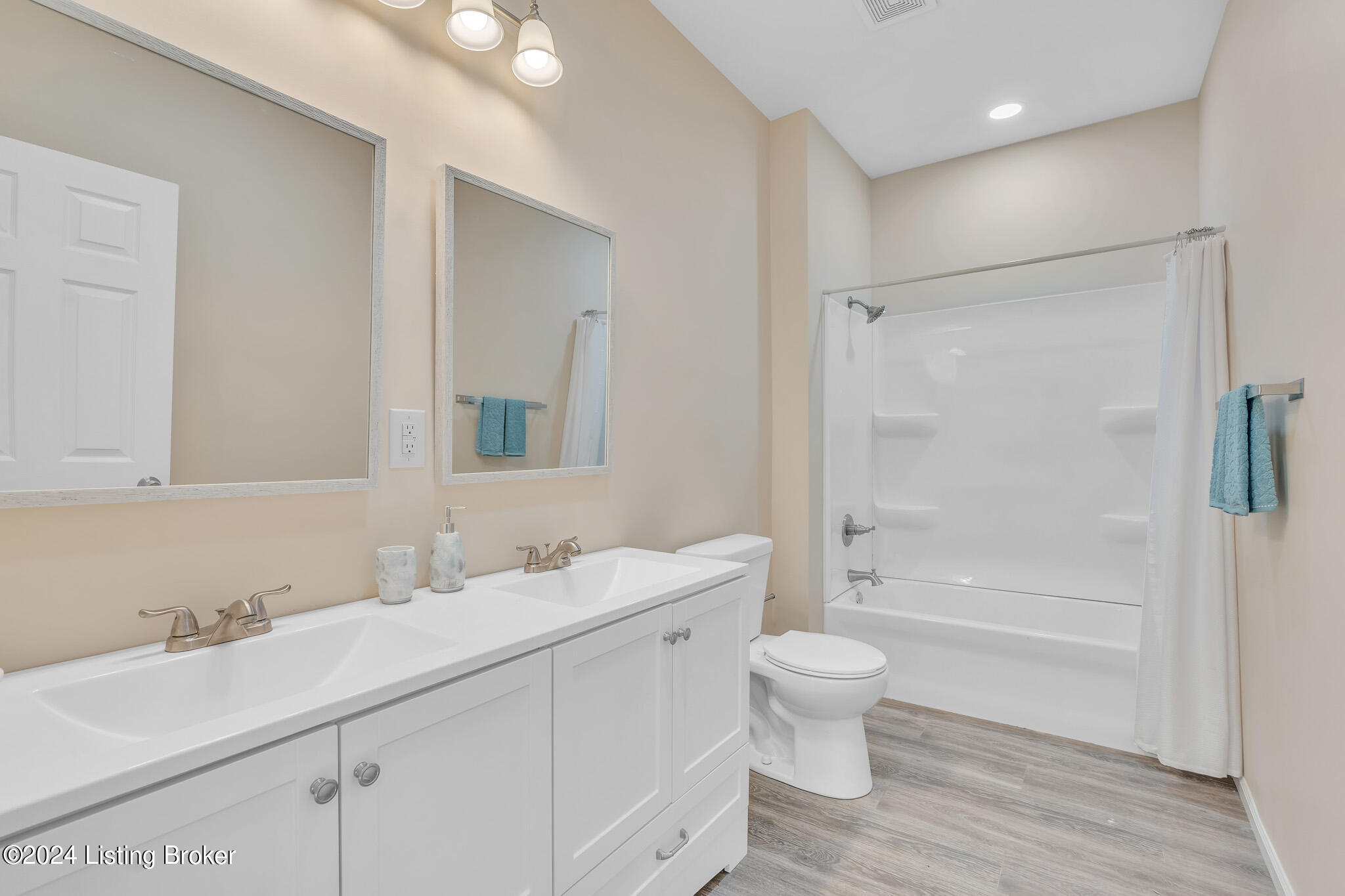 5357 Park Road Louisville, KY 40214 - Photo 33 of 54 Full Bath