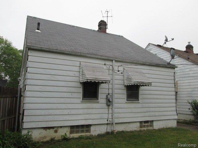 261-724318-back3.JPG