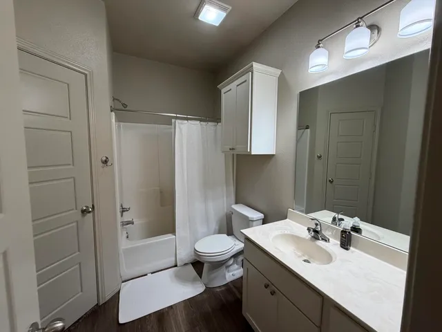 $2,200 | 2111 10th Street, Lubbock, TX 79401