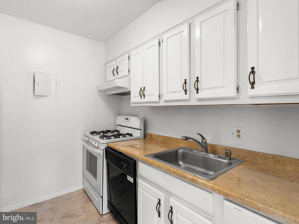 3822 Bel Pre Road, Unit 589 Silver Spring, MD 20906 - Photo 4 of 29 Kitchen View # 2