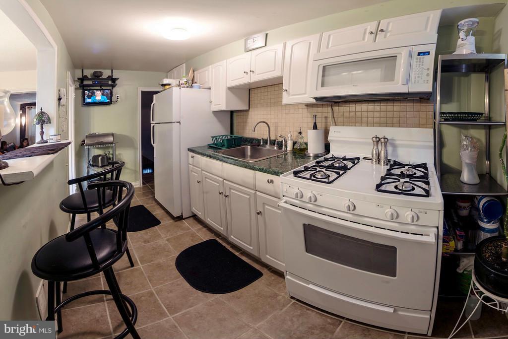 515 Random Road Baltimore, MD 21229 - Photo 12 of 12 Kitchen