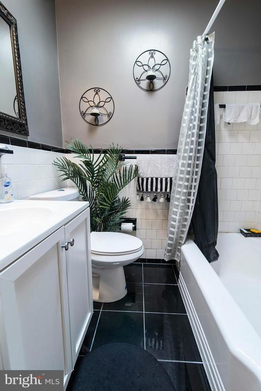 515 Random Road Baltimore, MD 21229 - Photo 7 of 12 Bath