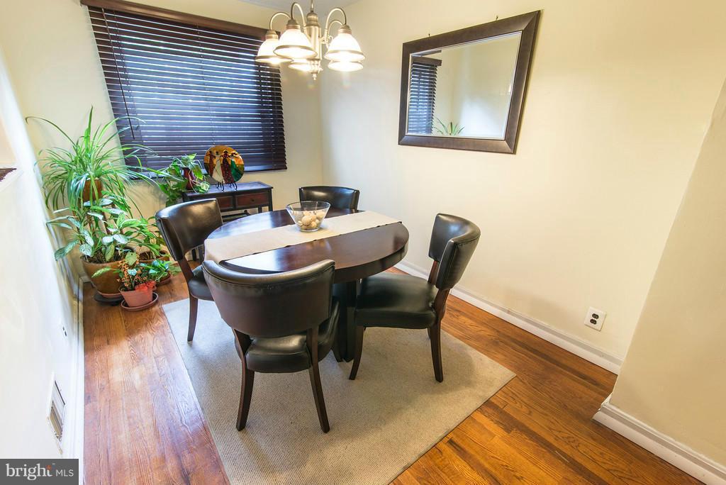 515 Random Road Baltimore, MD 21229 - Photo 8 of 12 Dining Room