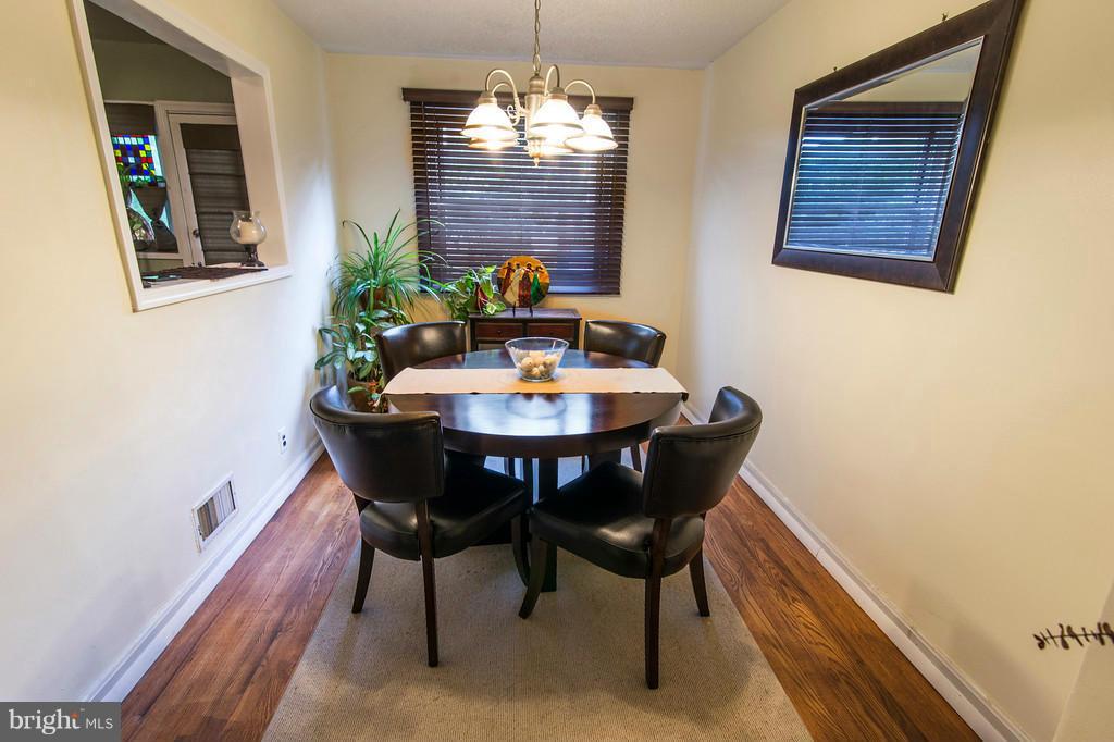515 Random Road Baltimore, MD 21229 - Photo 9 of 12 Dining Room