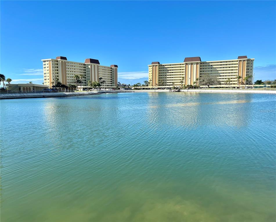 4550 Cove Circle, Unit 804 St. Petersburg, FL 33708 - Photo 3 of 25
