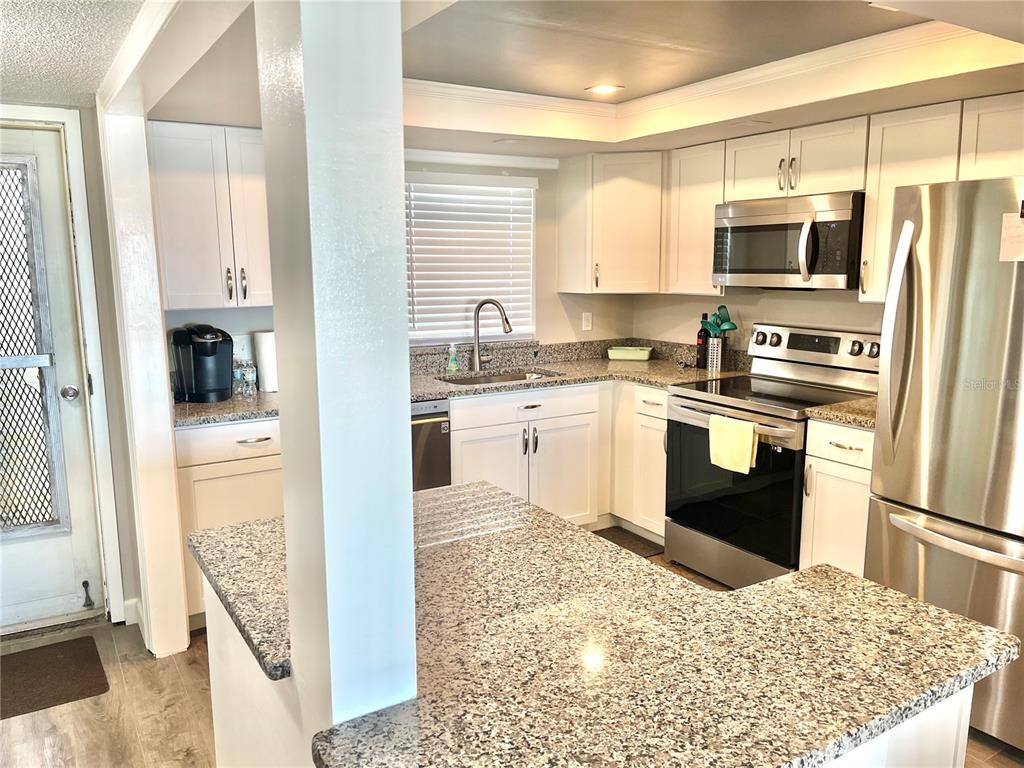 4550 Cove Circle, Unit 804 St. Petersburg, FL 33708 - Photo 6 of 25