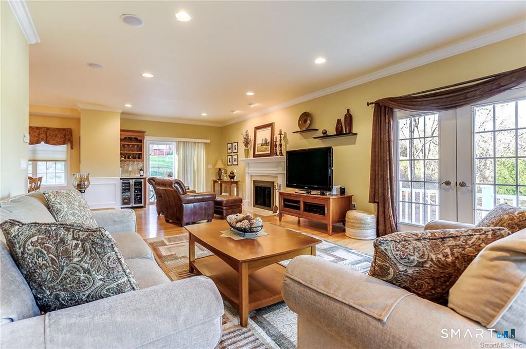 833 Millbrook Road Middletown, CT 06457 - Photo 4 of 15