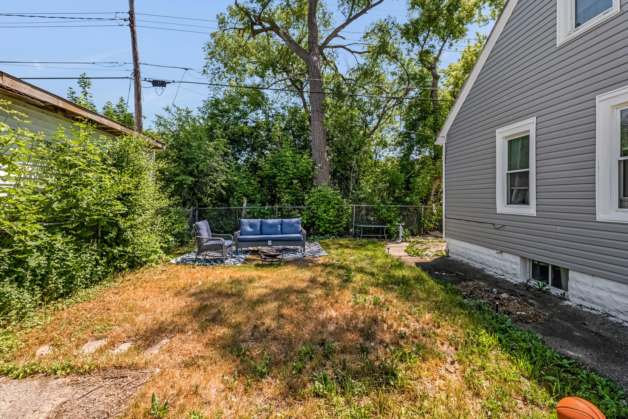 5304 North 64th Street Milwaukee, WI 53218 - Photo 5 of 6 Side Yard