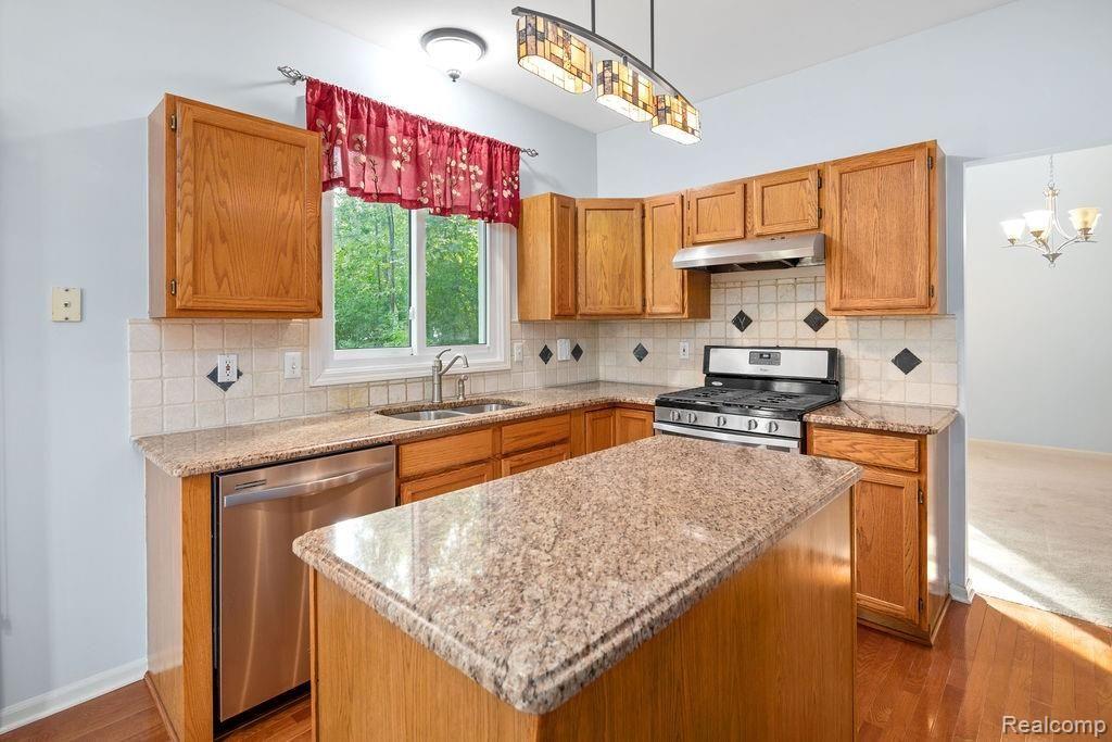 695 Woodfield Way Rochester, MI 48307 - Photo 7 of 30 GO0A5784.jpg