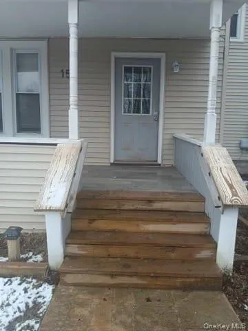 a view of entryway with a front door