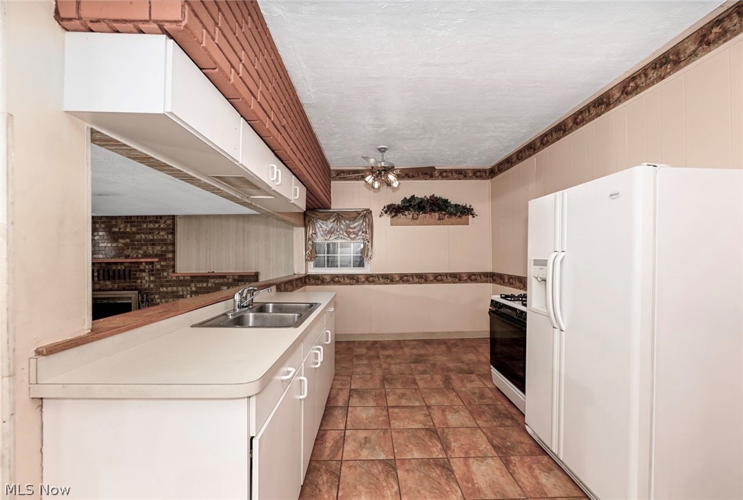 6394 Dunham Road Maple Heights, OH 44137 - Photo 7 of 29 Kitchen w/appliances