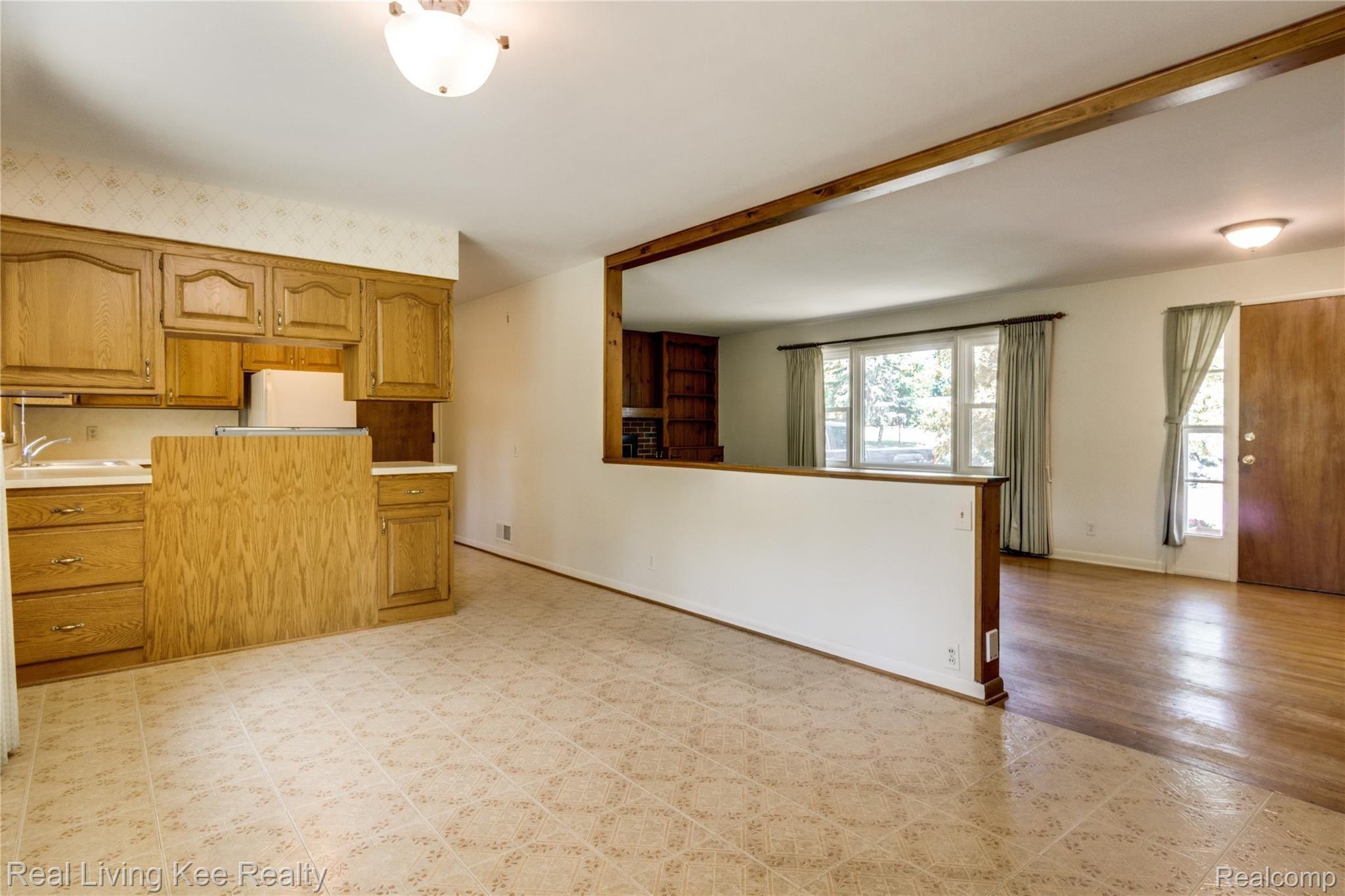 2361 Oklahoma Avenue Rochester, MI 48309 - Photo 18 of 45 Interiors 6.jpg