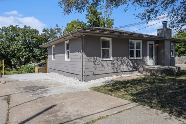 $230,000 | 1008 Northeast 72nd Street, Kansas City, MO 64118