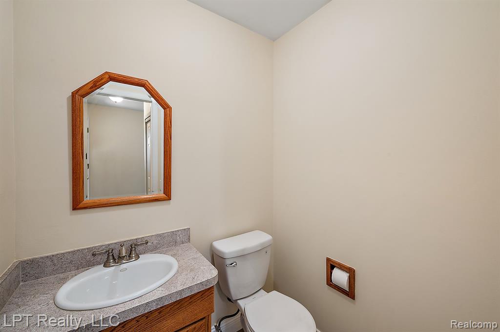 418 Willow Grove Lane Rochester Hills, MI 48307 - Photo 22 of 42