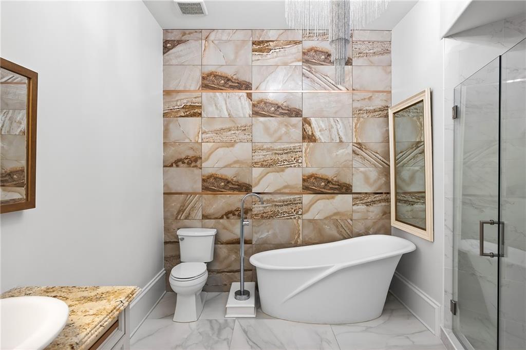 5320 Riverview Road Northwest Atlanta, GA 30339 - Photo 67 of 83 a bathroom with a toilet and shower