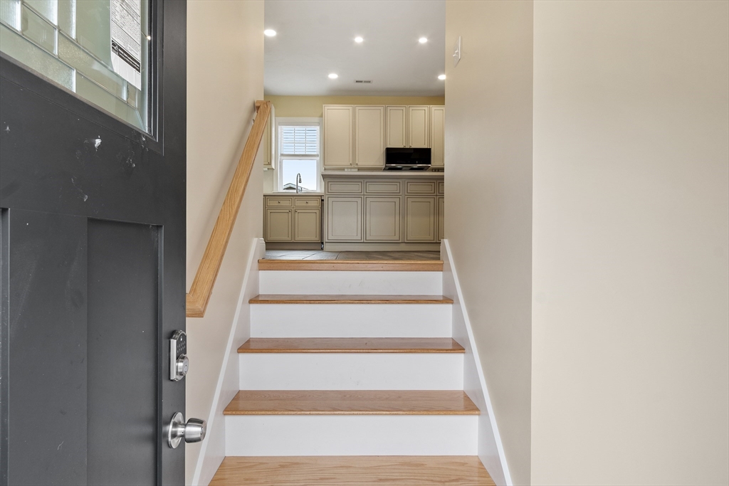 23 Leslie Road Worcester, MA 01605 - Photo 11 of 37