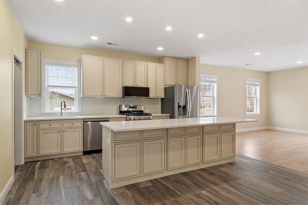 23 Leslie Road Worcester, MA 01605 - Photo 12 of 37