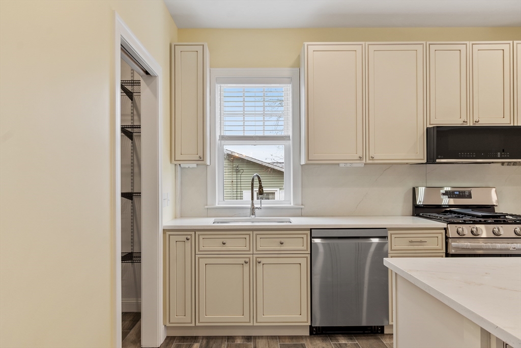 23 Leslie Road Worcester, MA 01605 - Photo 13 of 37