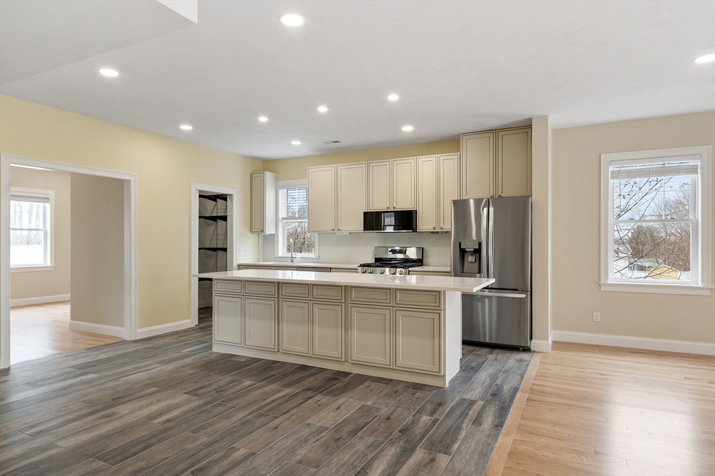 23 Leslie Road Worcester, MA 01605 - Photo 15 of 37