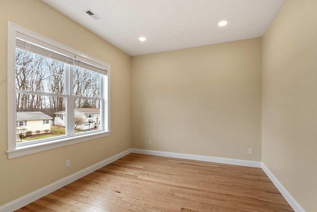 23 Leslie Road Worcester, MA 01605 - Photo 22 of 37