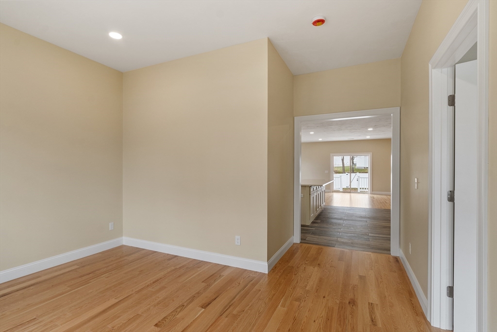 23 Leslie Road Worcester, MA 01605 - Photo 23 of 37