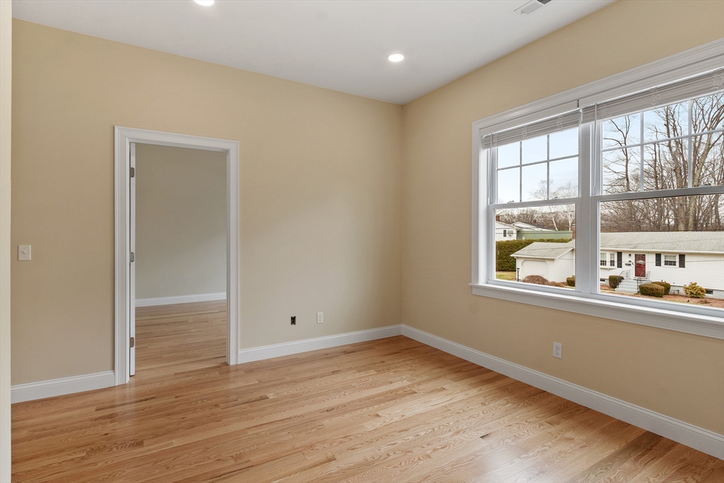 23 Leslie Road Worcester, MA 01605 - Photo 24 of 37