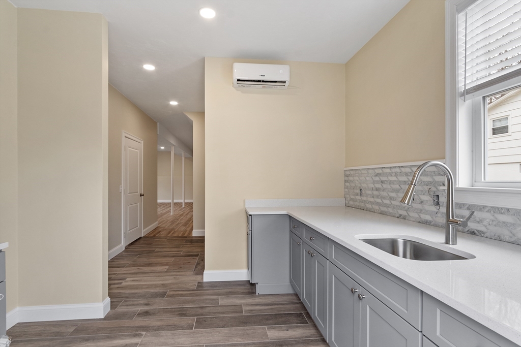 23 Leslie Road Worcester, MA 01605 - Photo 6 of 37