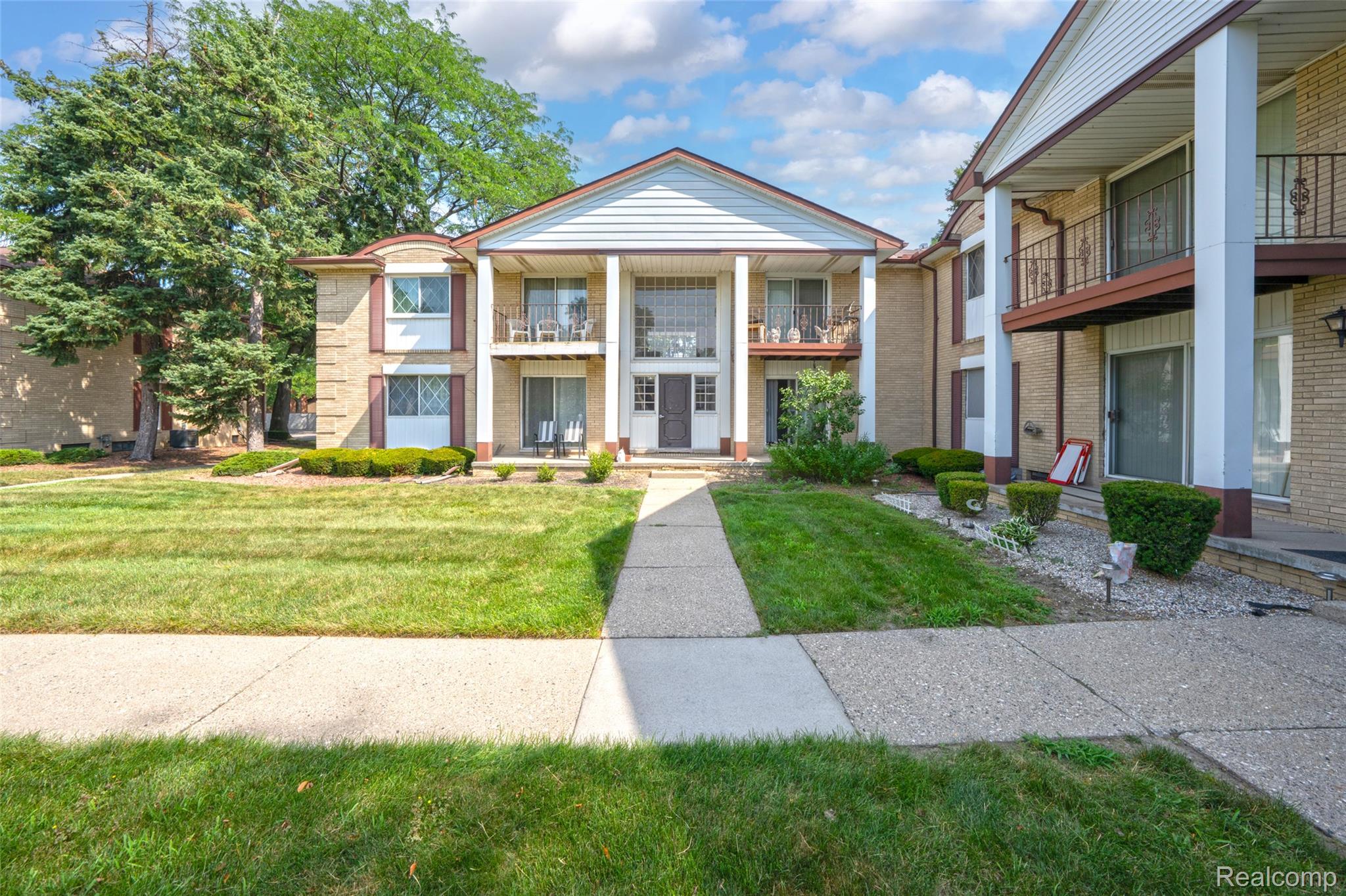 29289 Hayes Road, Unit F10 Warren, MI 48088 - Photo 6 of 40 06_Back Elevation-2.jpg