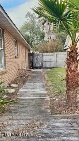 $1,950 | 979 Bluff Ridge, Biloxi, MS 39532