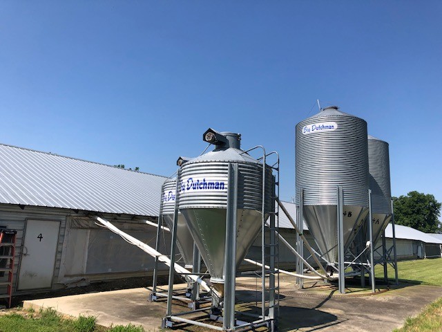 414 Lee Road Bell Buckle, TN 37020 - Photo 4 of 10 a view of a room with gym equipment