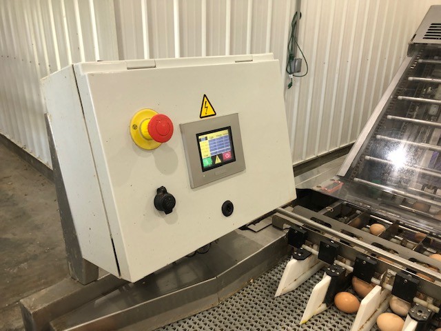 414 Lee Road Bell Buckle, TN 37020 - Photo 10 of 10 a bathroom with a mirror and shower