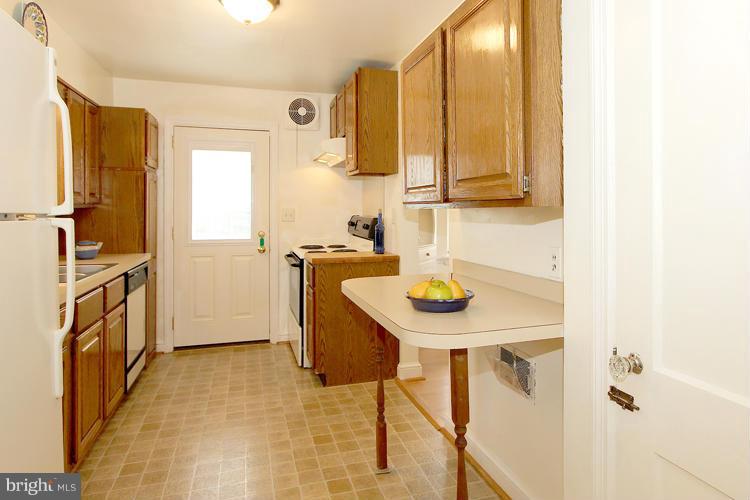 3 Lauer Terrace Silver Spring, MD 20901 - Photo 10 of 26 Kitchen