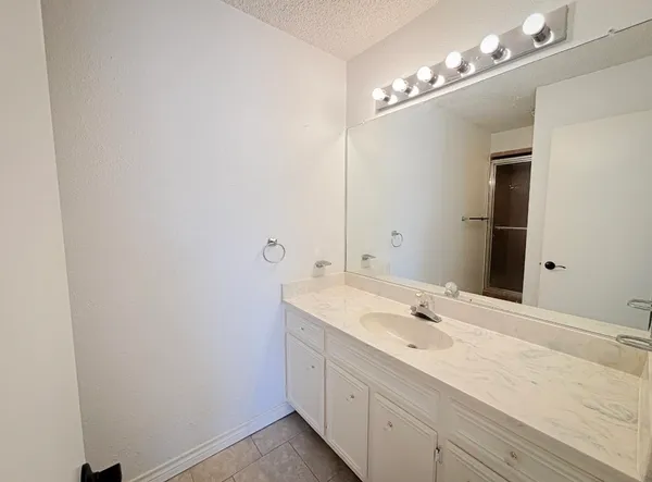 $1,650 | 412 Short Circuit, Unit 3, Horseshoe Bay, TX 78657