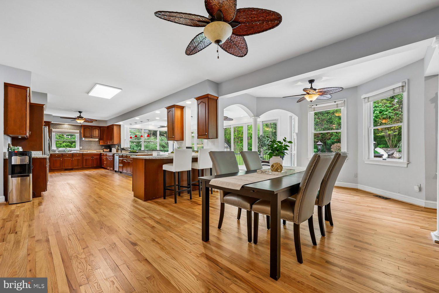 13120 Esworthy Road Potomac, MD 20854 - Photo 21 of 80 Eat In Gourmet Kitchen