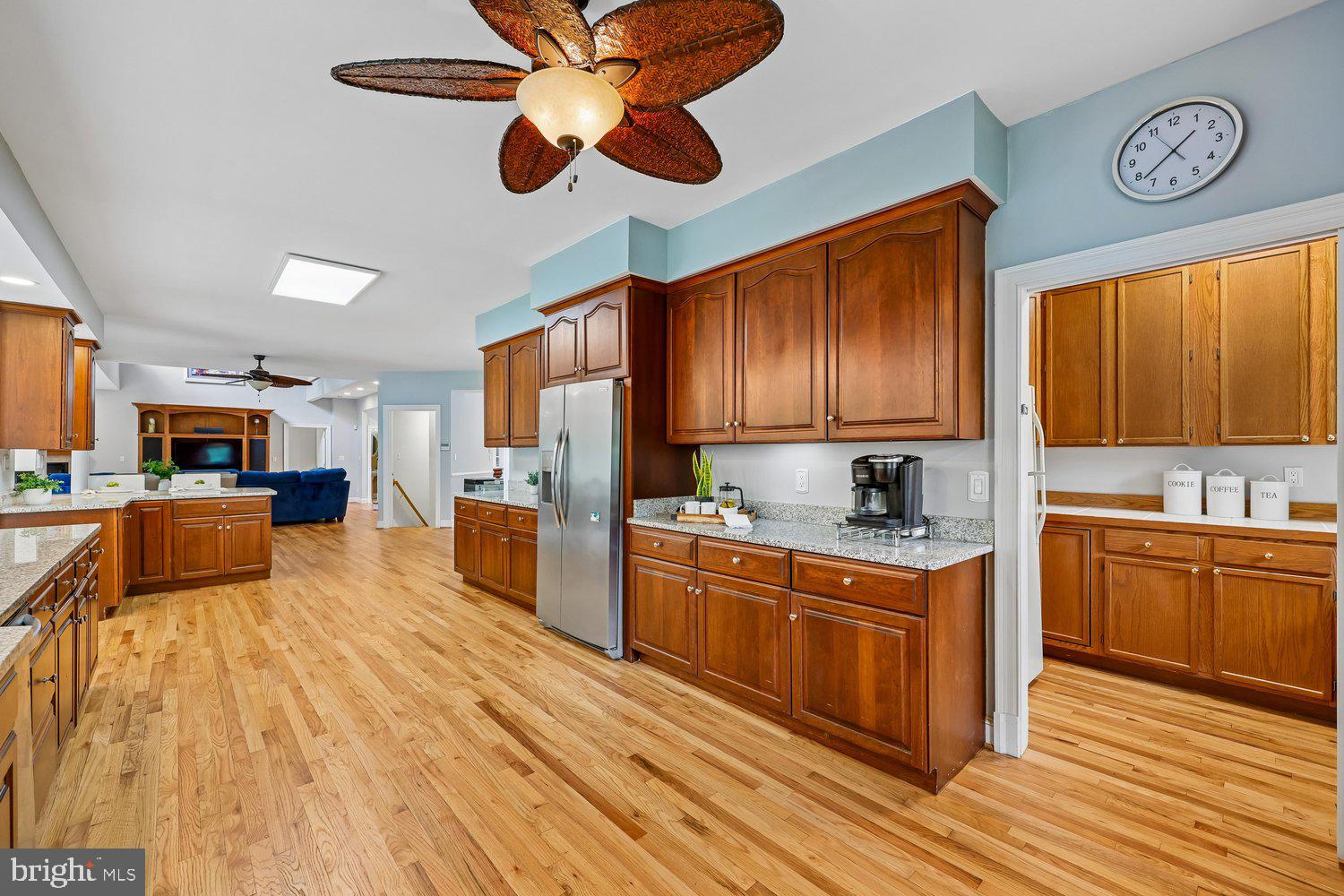 13120 Esworthy Road Potomac, MD 20854 - Photo 24 of 80 Light Filled Chef's Kitchen