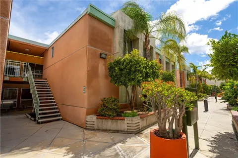 $620,000 | 5301 Balboa Boulevard, Unit M4, Encino, CA 91316