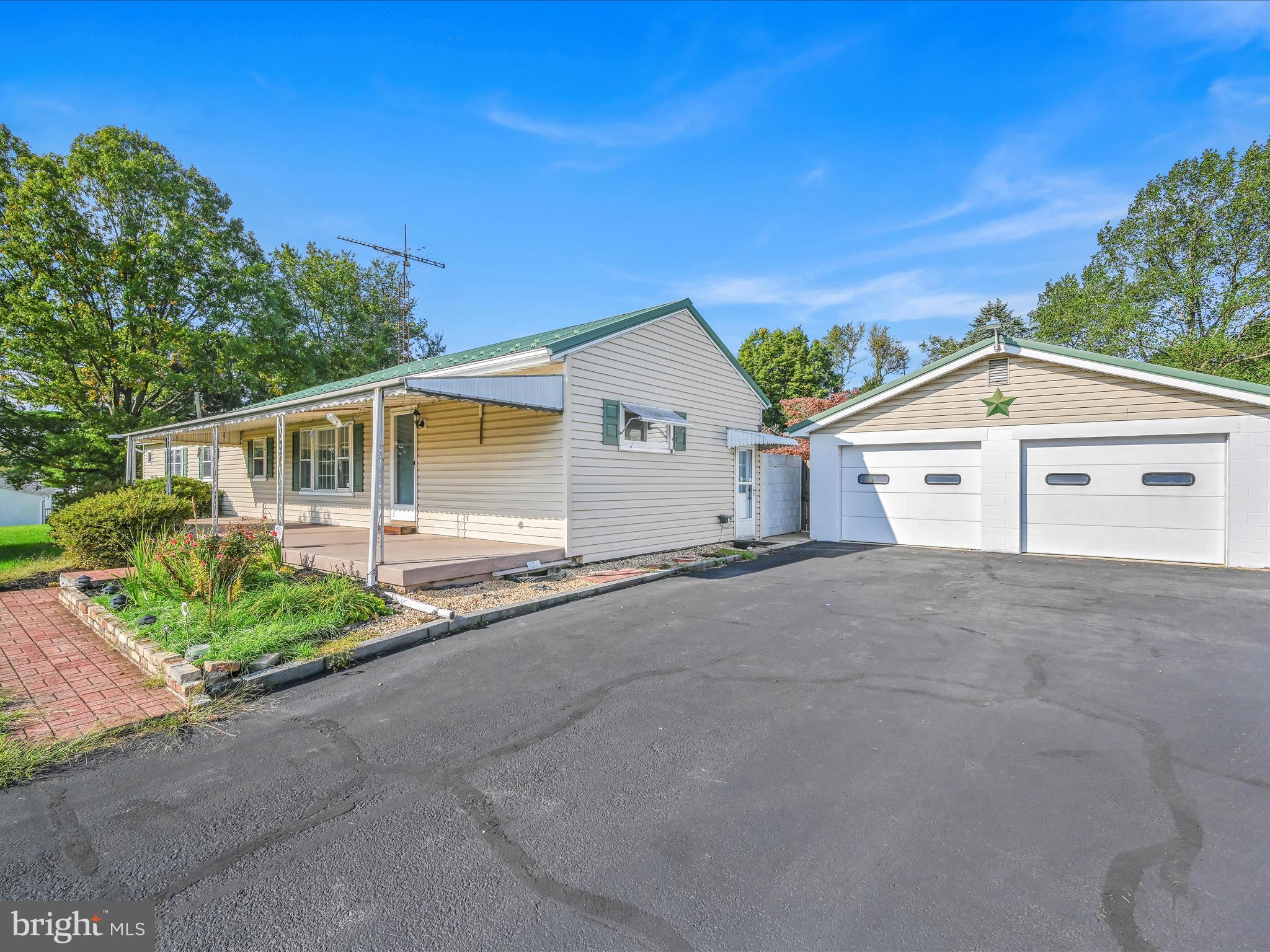 201 Buck Heights Road Quarryville, PA 17566 - Photo 4 of 26 Front