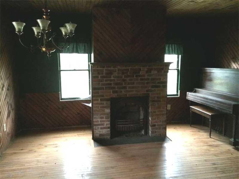 102 Beaufort Road New Florence, PA 15944 - Photo 5 of 17 Dining Room.