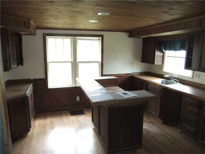 102 Beaufort Road New Florence, PA 15944 - Photo 6 of 17 Kitchen.