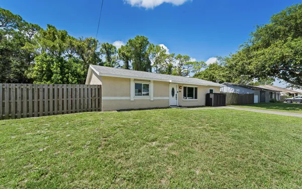 $2,250 | 745 21st Street Southwest, Vero Beach, FL 32962