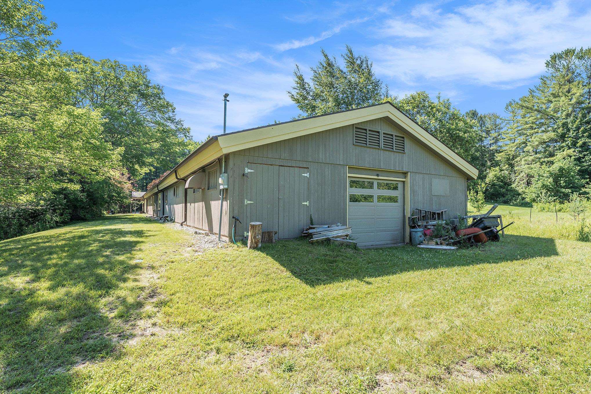 9813 East Carter Road Traverse City, MI 49684 - Photo 19 of 23 1936009-5e09a034-3dc6-4307-944c-92be2991c40a.JPG