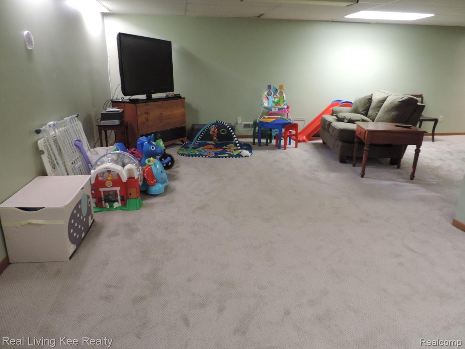 1885 Snowden Court Rochester, MI 48306 - Photo 35 of 47 rec.jpg