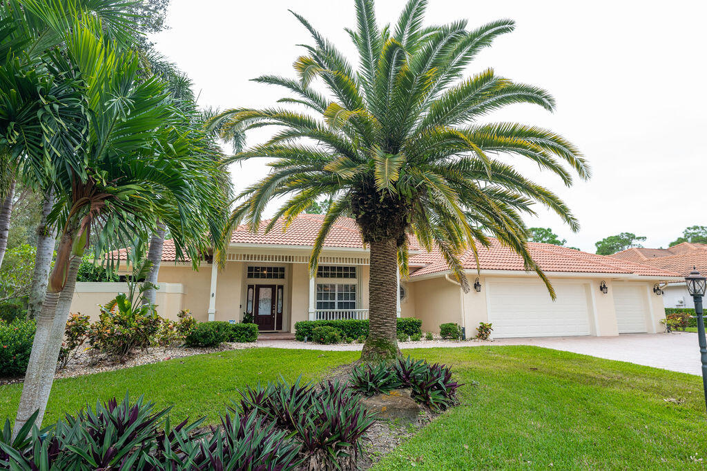 2680 Southwest Windship Way Stuart, FL 34997 - Photo 3 of 53 L1920610