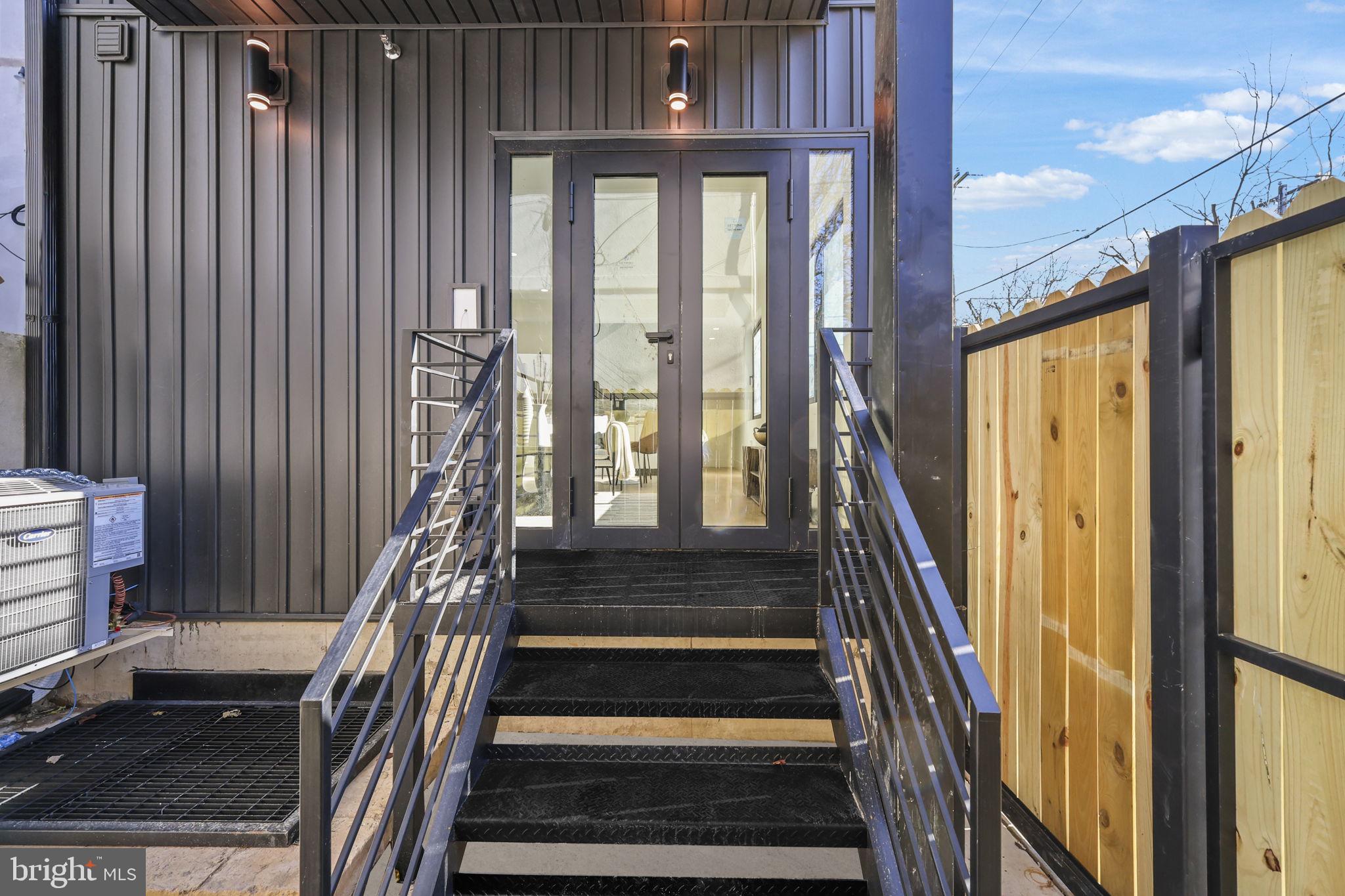 514 South 20th Street, Unit B Philadelphia, PA 19146 - Photo 35 of 52 a view of entryway