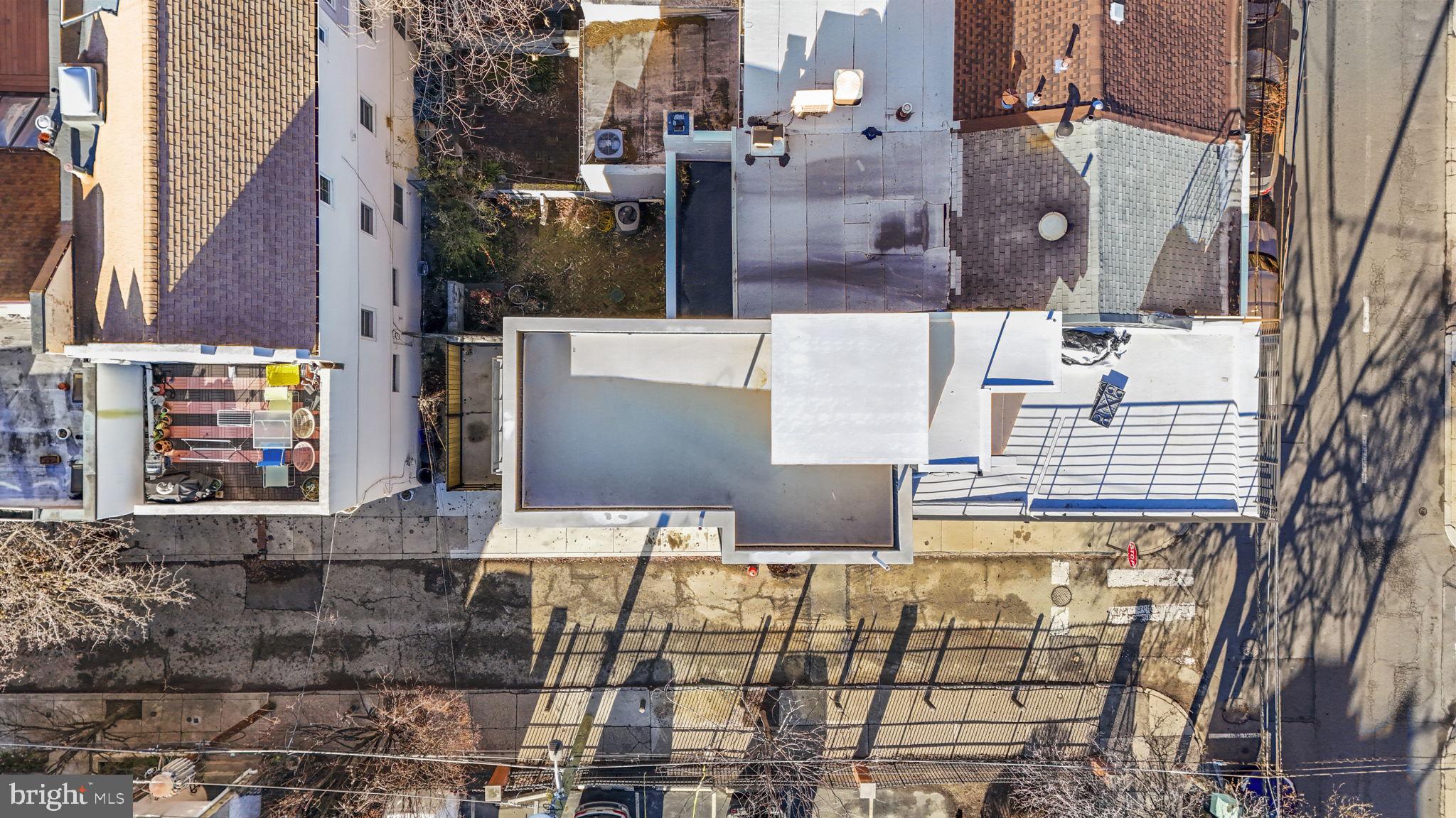 514 South 20th Street, Unit B Philadelphia, PA 19146 - Photo 45 of 52 a view of building and front of residential house