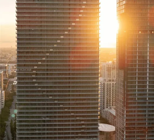 $2,590,000 | 700 Northeast 24th Street, Unit 2101, Miami, FL 33137