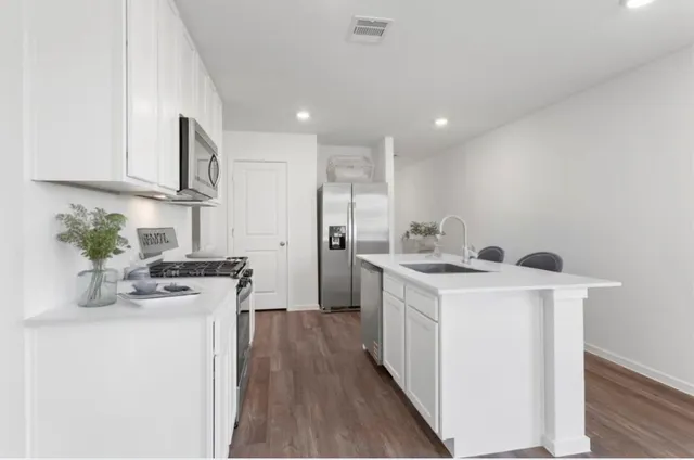 $2,100 | 40839 Hawthorne Glades Street, Magnolia, TX 77354