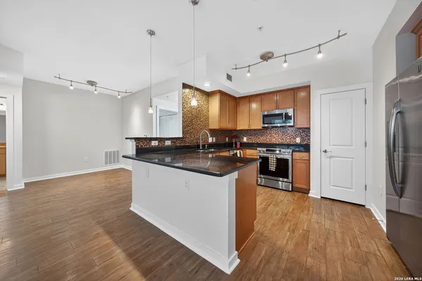 $314,999 | 7342 Oak Manor, Unit 1104, San Antonio, TX 78229