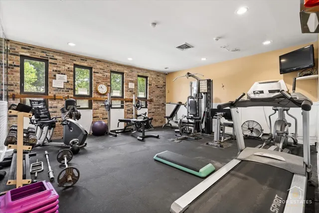 $229,999 | 11 B Kingery Quarter, Unit 107, Willowbrook, IL 60527