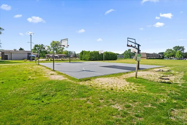 $229,999 | 11 B Kingery Quarter, Unit 107, Willowbrook, IL 60527